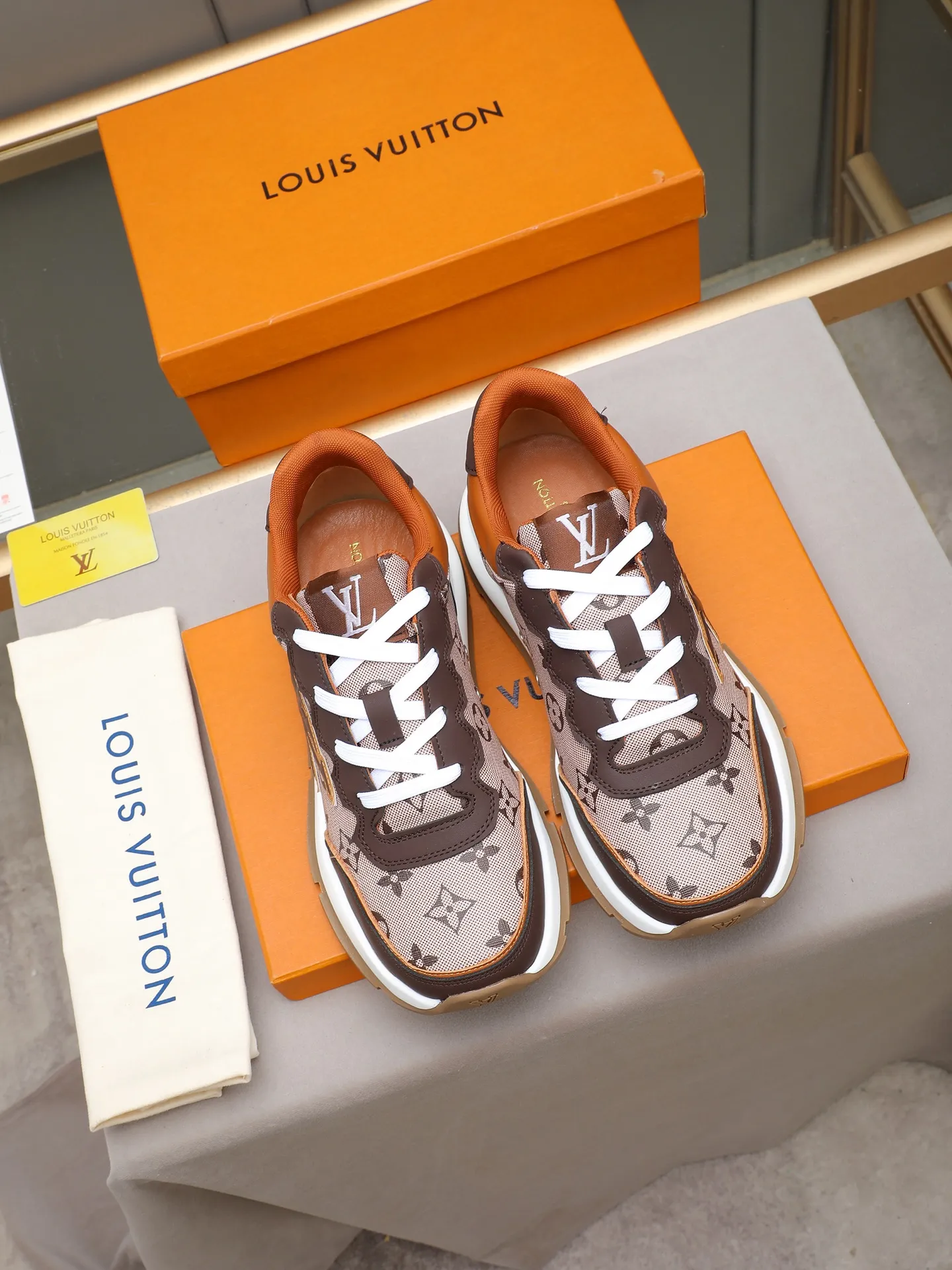 Men's shoes 💰460 Brand: LOUIS VUITTON Louis Vuitton LV Size: 38 39 40 41 42 43 44 (45 customized) Fabric: original cowhide cowhide 🔸Inside of: mesh 🔺Sole: counter foam outsole